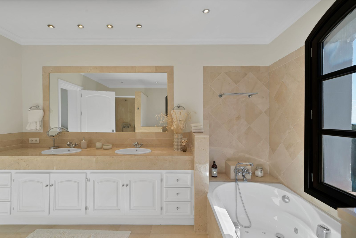 Huis te koop in Benahavís | 5 slaapkamers H5308810