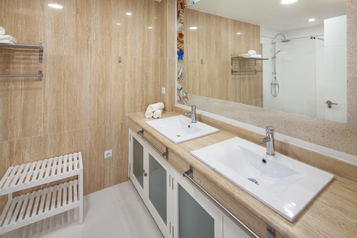 Appartement te koop in Benalmadena | 7 slaapkamers H4030888