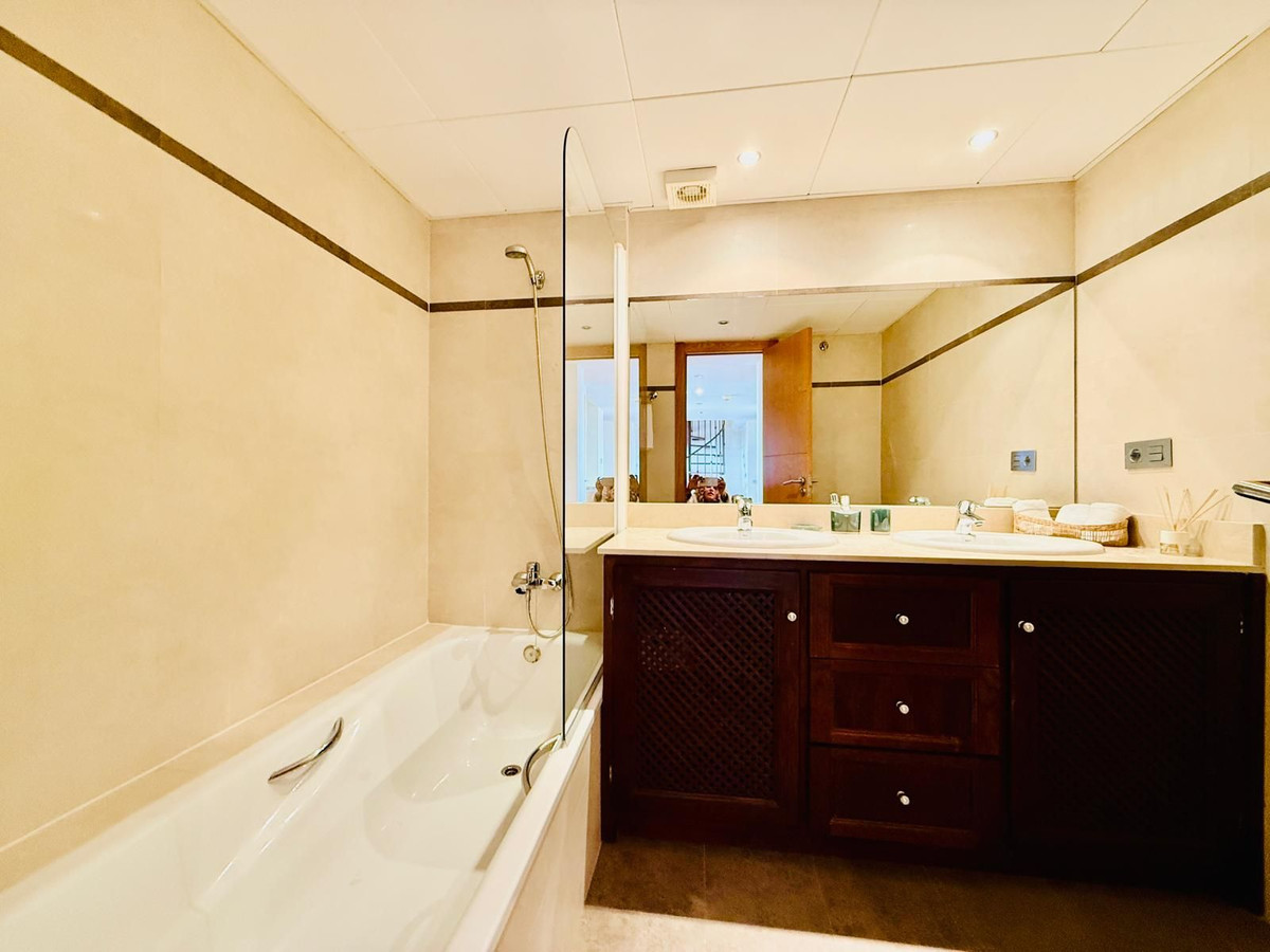 Appartement te koop in Benalmadena | 4 slaapkamers H5288149