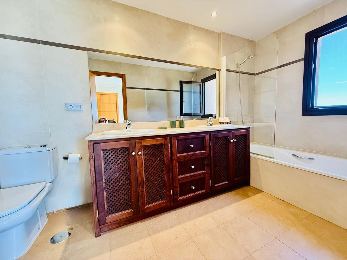 Appartement te koop in Benalmadena | 4 slaapkamers H5288149