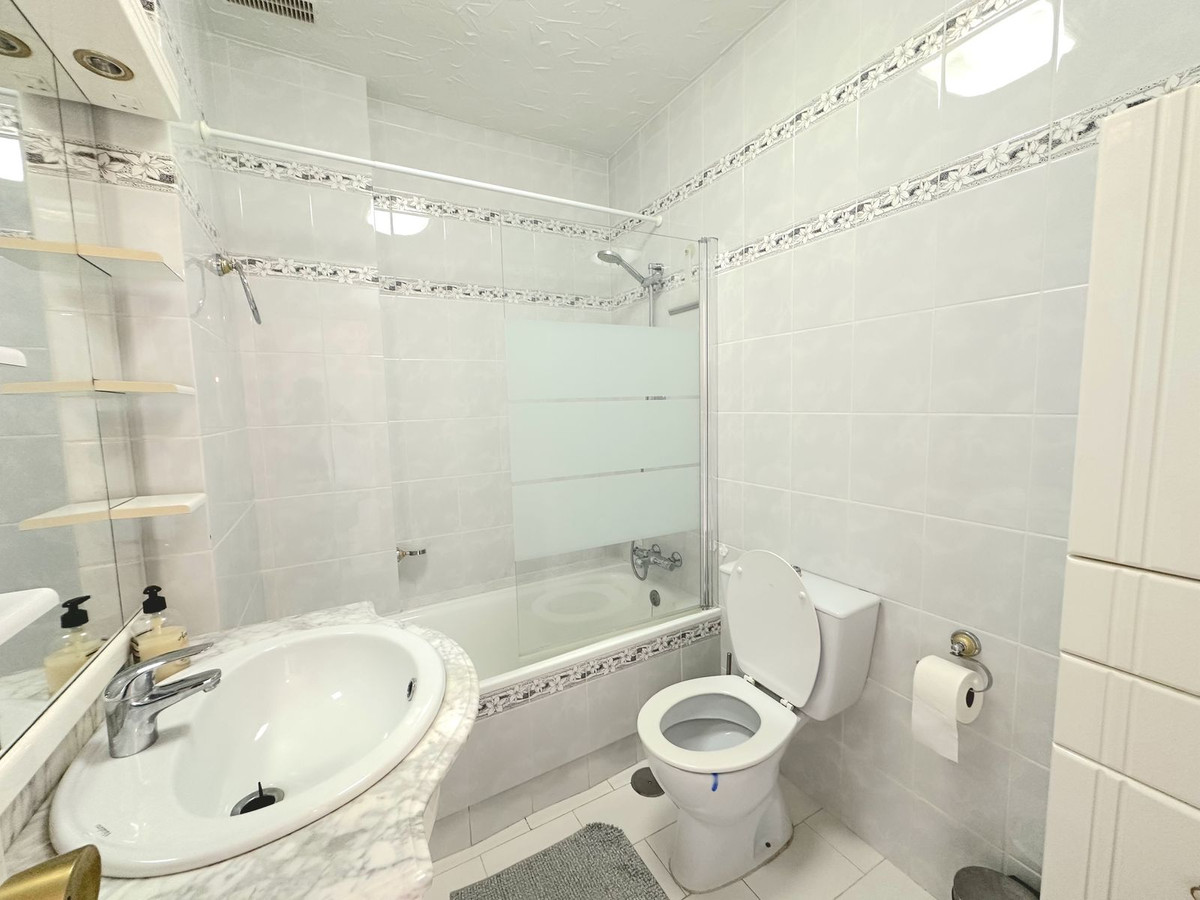 Appartement te koop in Benalmadena Costa | 2 slaapkamers H5068315