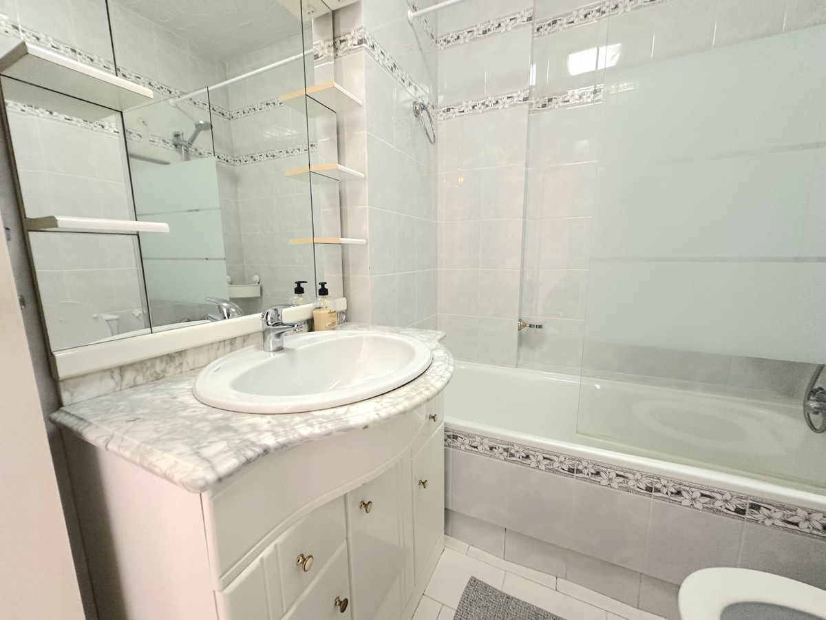 Appartement te koop in Benalmadena Costa | 2 slaapkamers H5068315