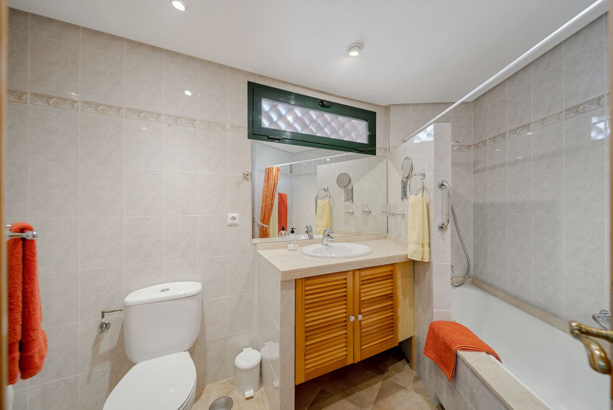 Appartement te koop in Benalmadena Costa | 2 slaapkamers H5081437