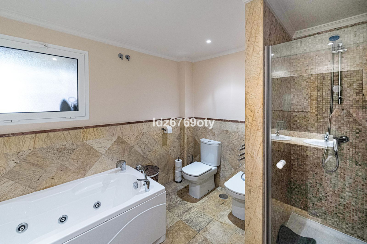 Appartement te koop in Benalmadena Costa | 2 slaapkamers H5114560