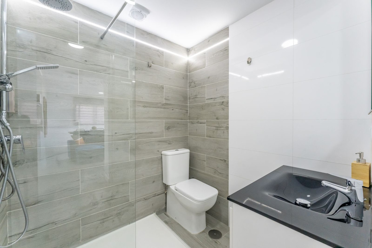Apartment for sale in Benalmadena Costa | 7 bedrooms H5121442