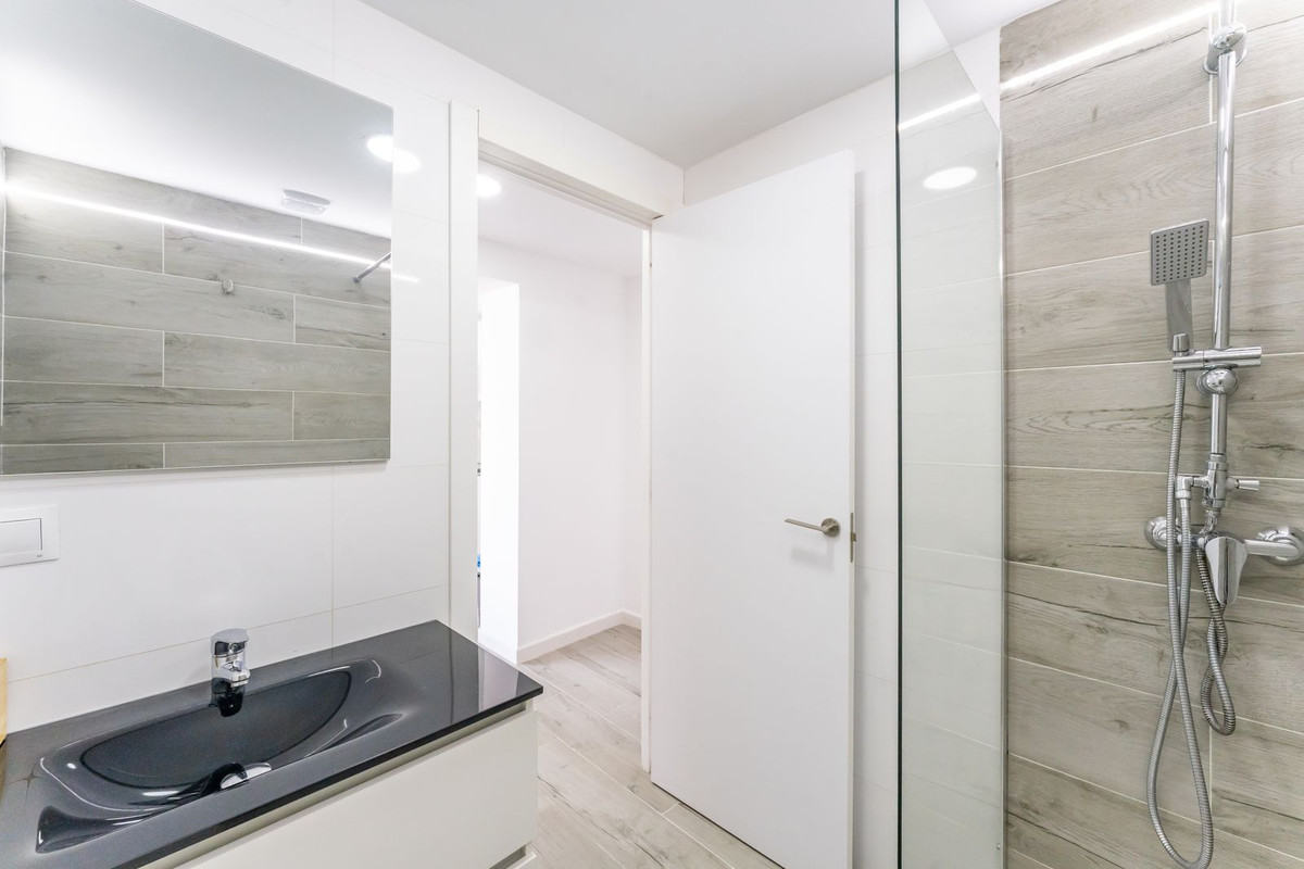 Apartment for sale in Benalmadena Costa | 7 bedrooms H5121442