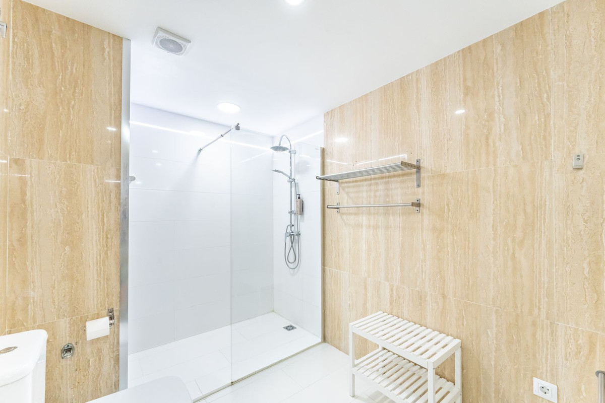 Apartment for sale in Benalmadena Costa | 7 bedrooms H5121442