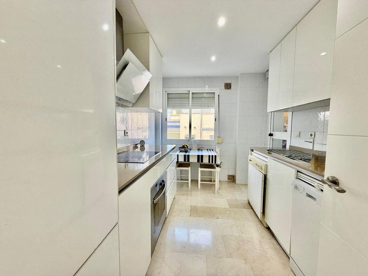 Appartement te koop in Benalmadena Costa | 2 slaapkamers H5324905