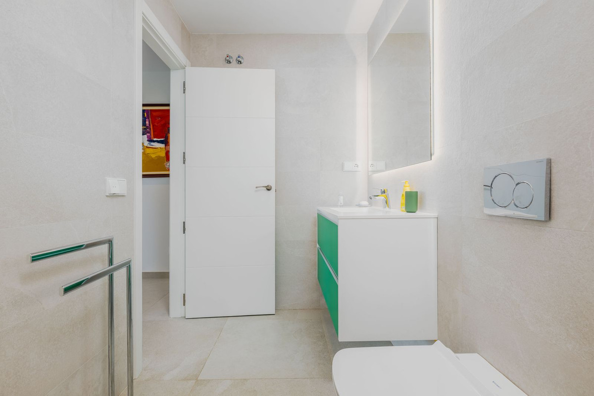 Appartement te koop in Benalmadena Costa | 2 slaapkamers H5330710