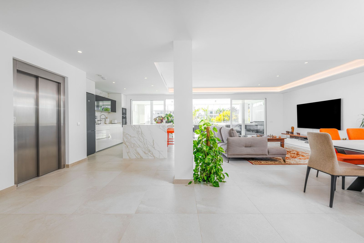 Appartement te koop in Benalmadena Costa | 2 slaapkamers H5330710