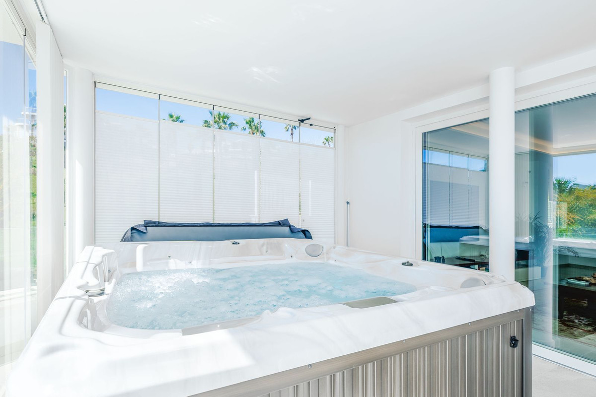 Appartement te koop in Benalmadena Costa | 2 slaapkamers H5330710