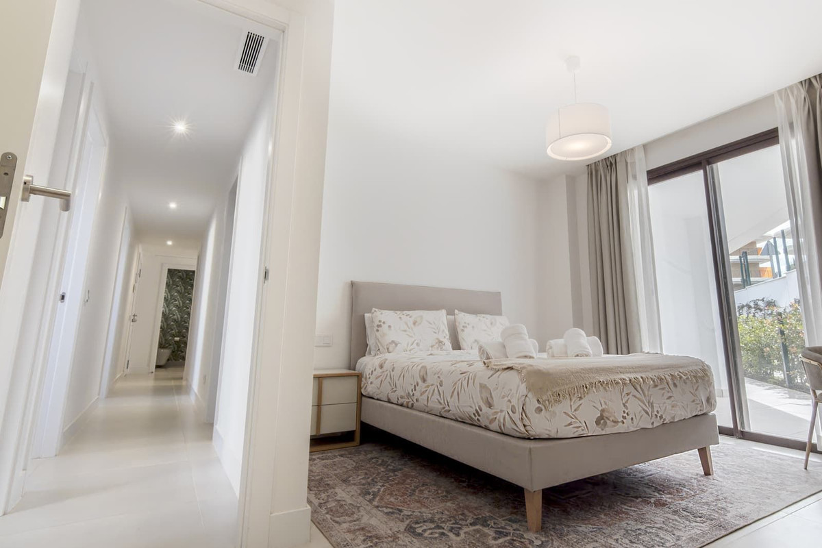 Appartement te koop in Benalmadena Costa | 4 slaapkamers H5348752