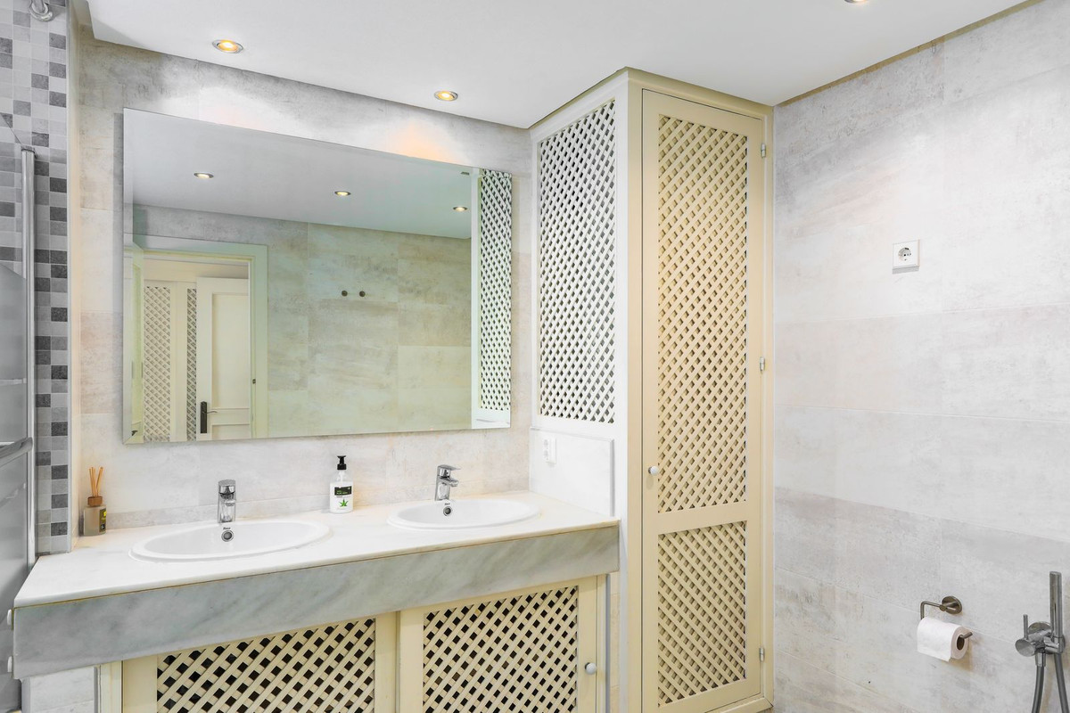 Appartement te koop in Benalmadena Costa | 2 slaapkamers H5359276