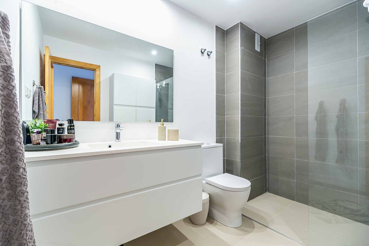 Appartement te koop in Benalmadena Costa | 2 slaapkamers H5363956