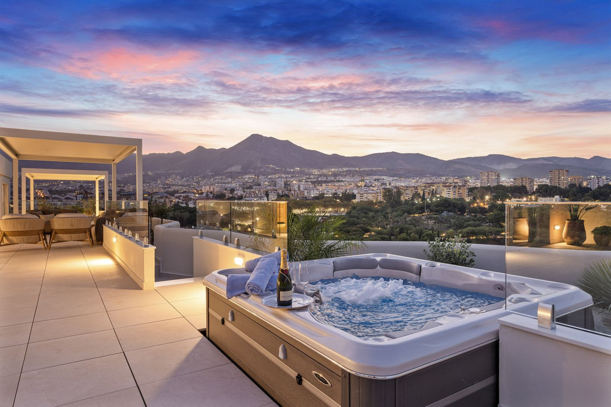 Appartement te koop in Benalmadena Costa | 3 slaapkamers H5366203