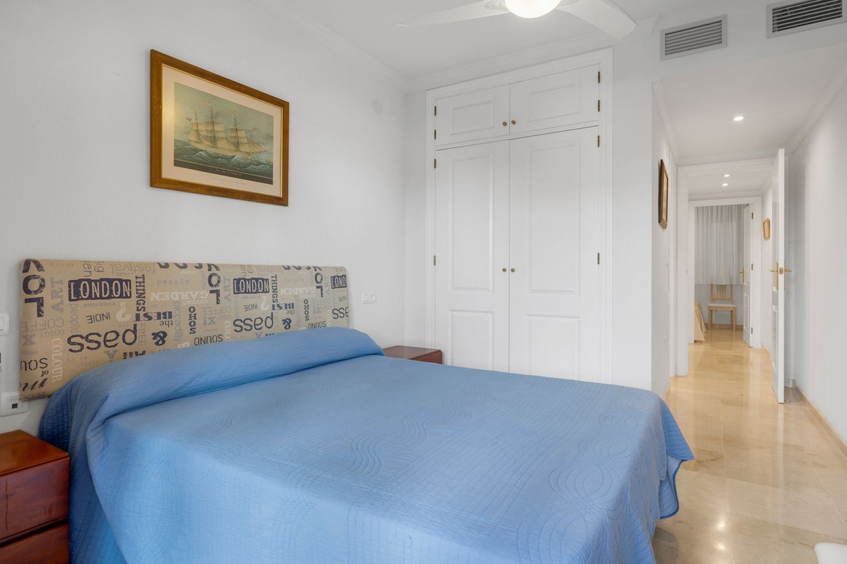 Appartement te koop in Benalmadena Costa | 2 slaapkamers H5407168