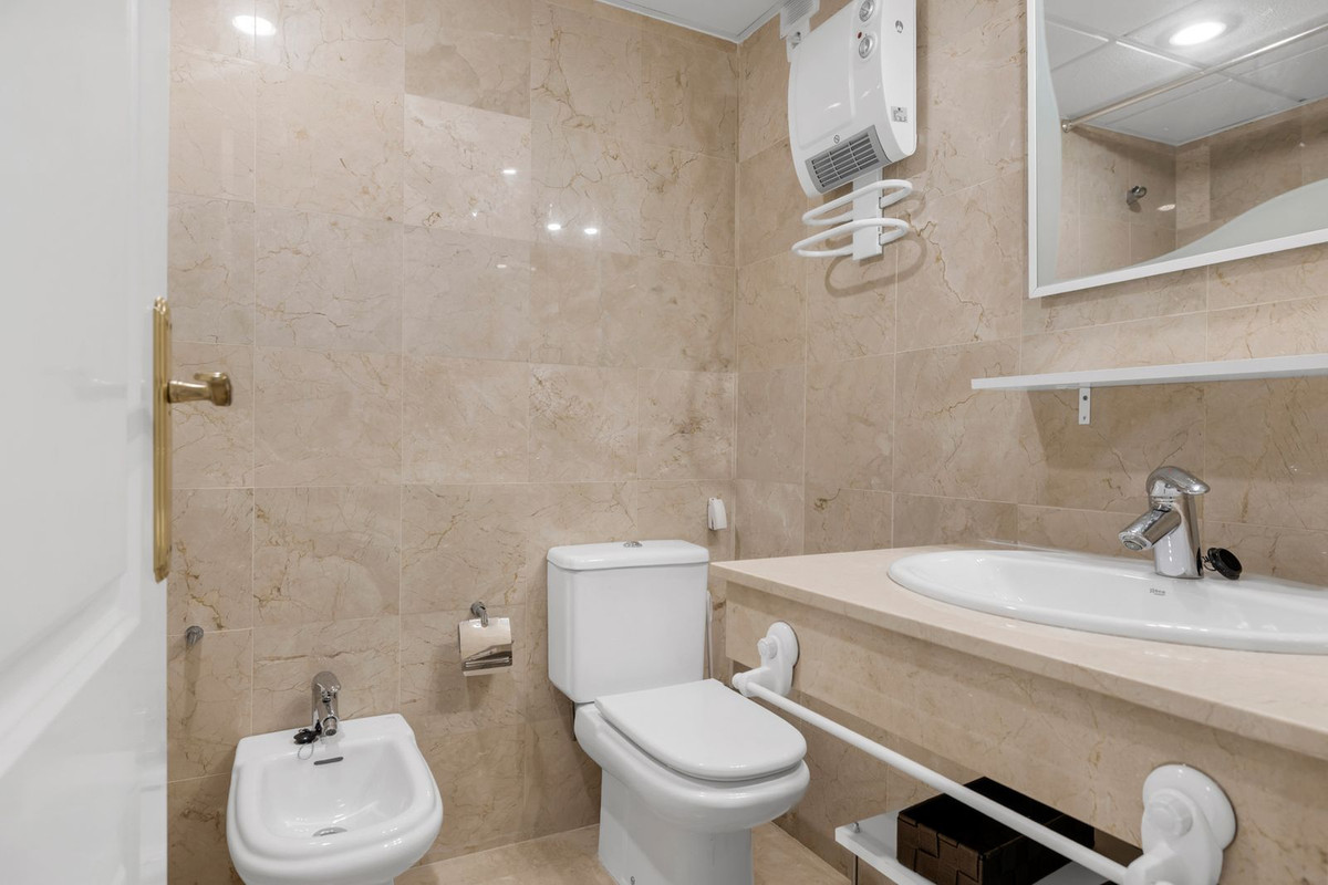 Appartement te koop in Benalmadena Costa | 2 slaapkamers H5407168