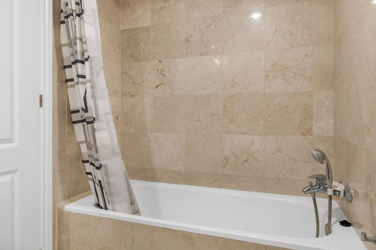 Appartement te koop in Benalmadena Costa | 2 slaapkamers H5407168