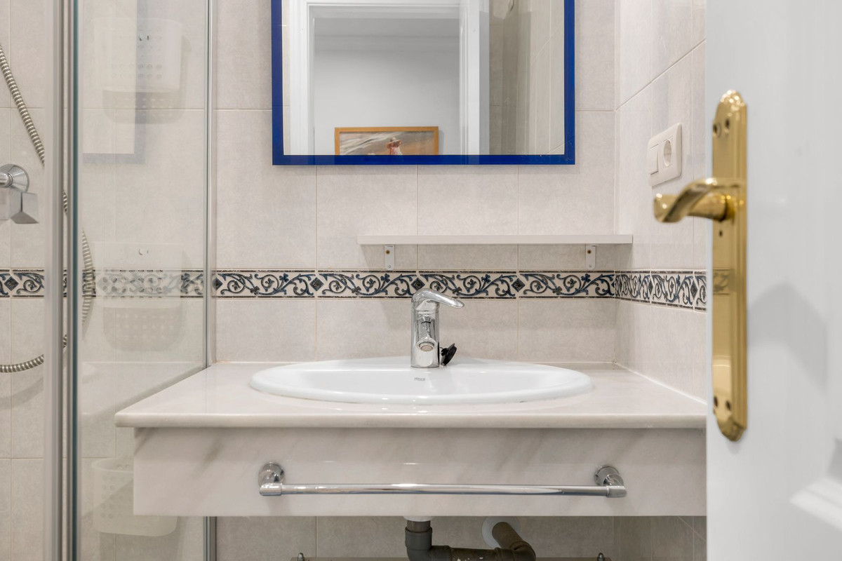 Appartement te koop in Benalmadena Costa | 2 slaapkamers H5407168