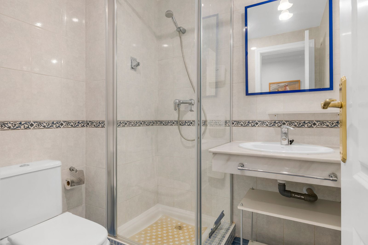 Appartement te koop in Benalmadena Costa | 2 slaapkamers H5407168