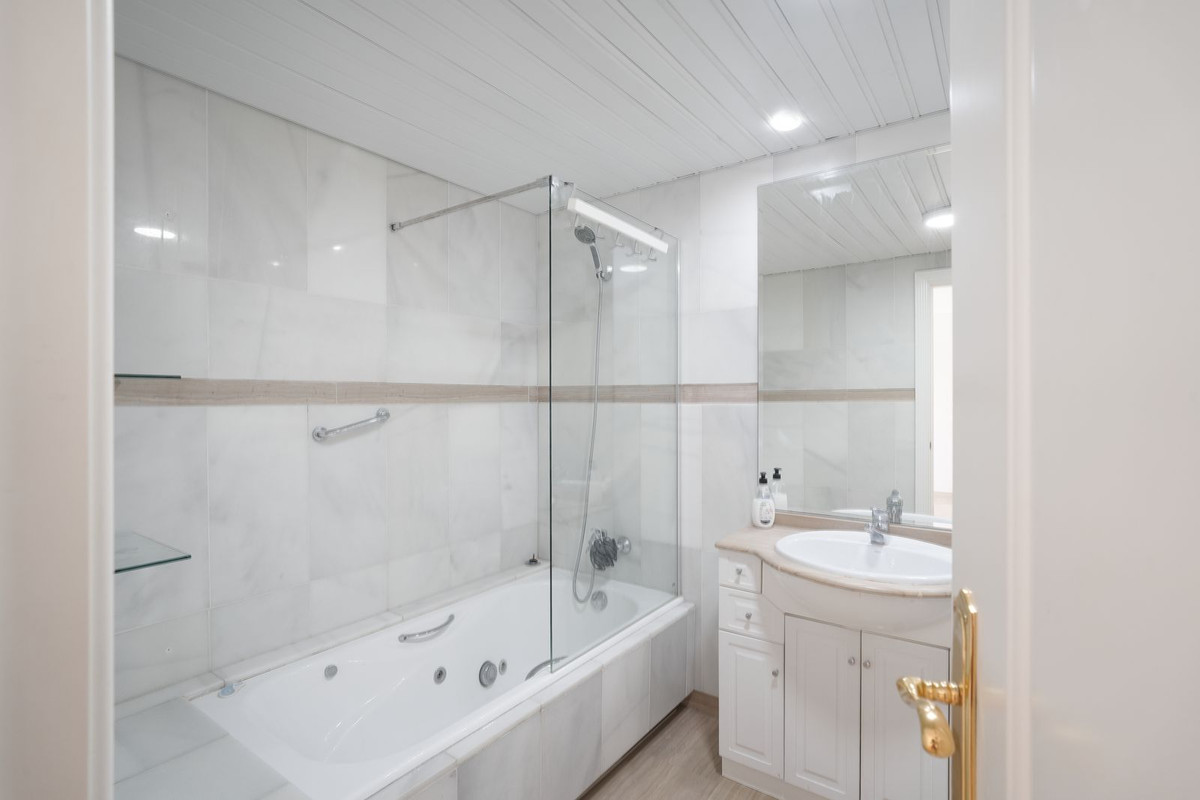 Appartement te koop in Benalmadena Costa | 3 slaapkamers H5480599