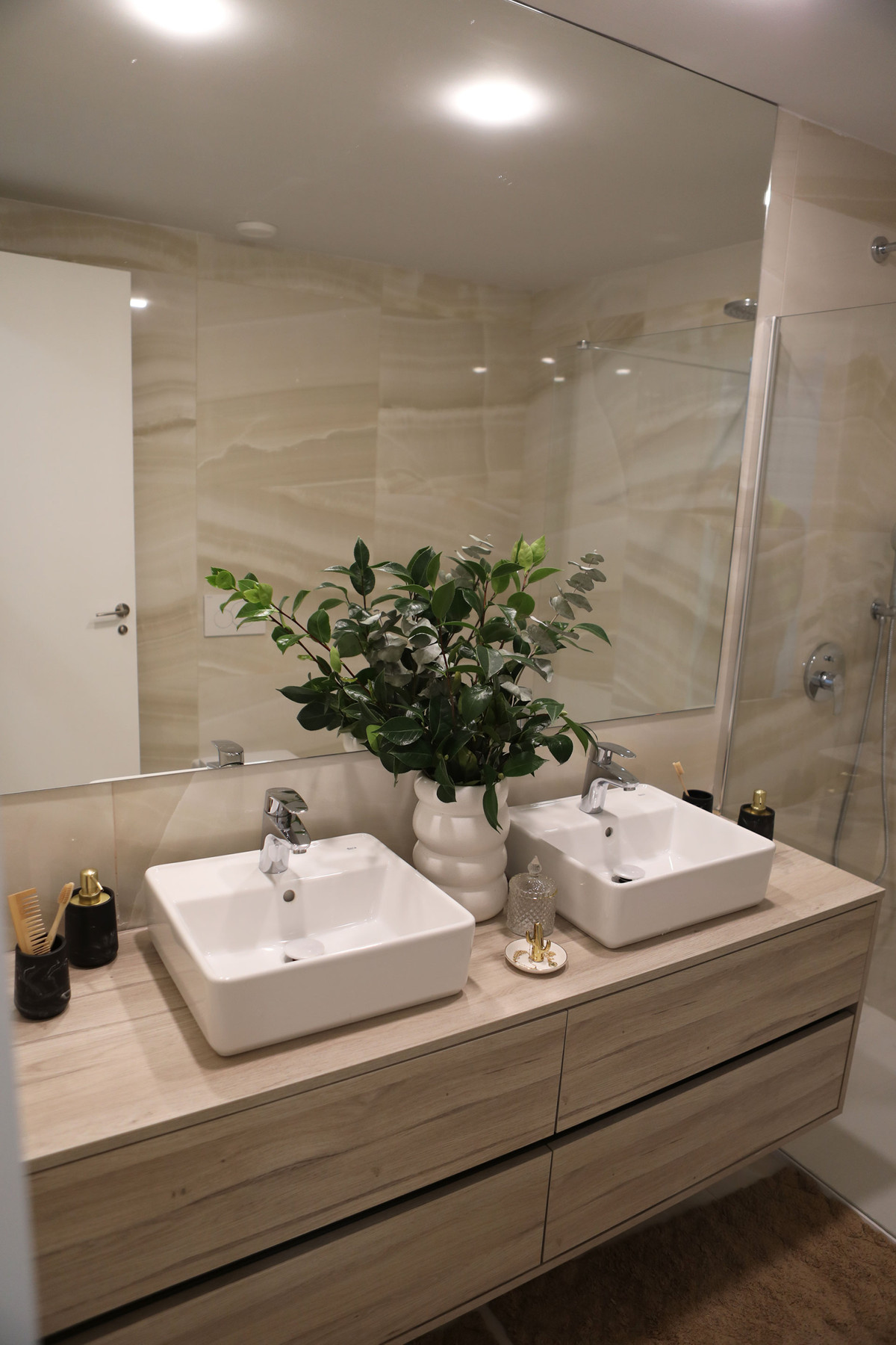 Property main view 60