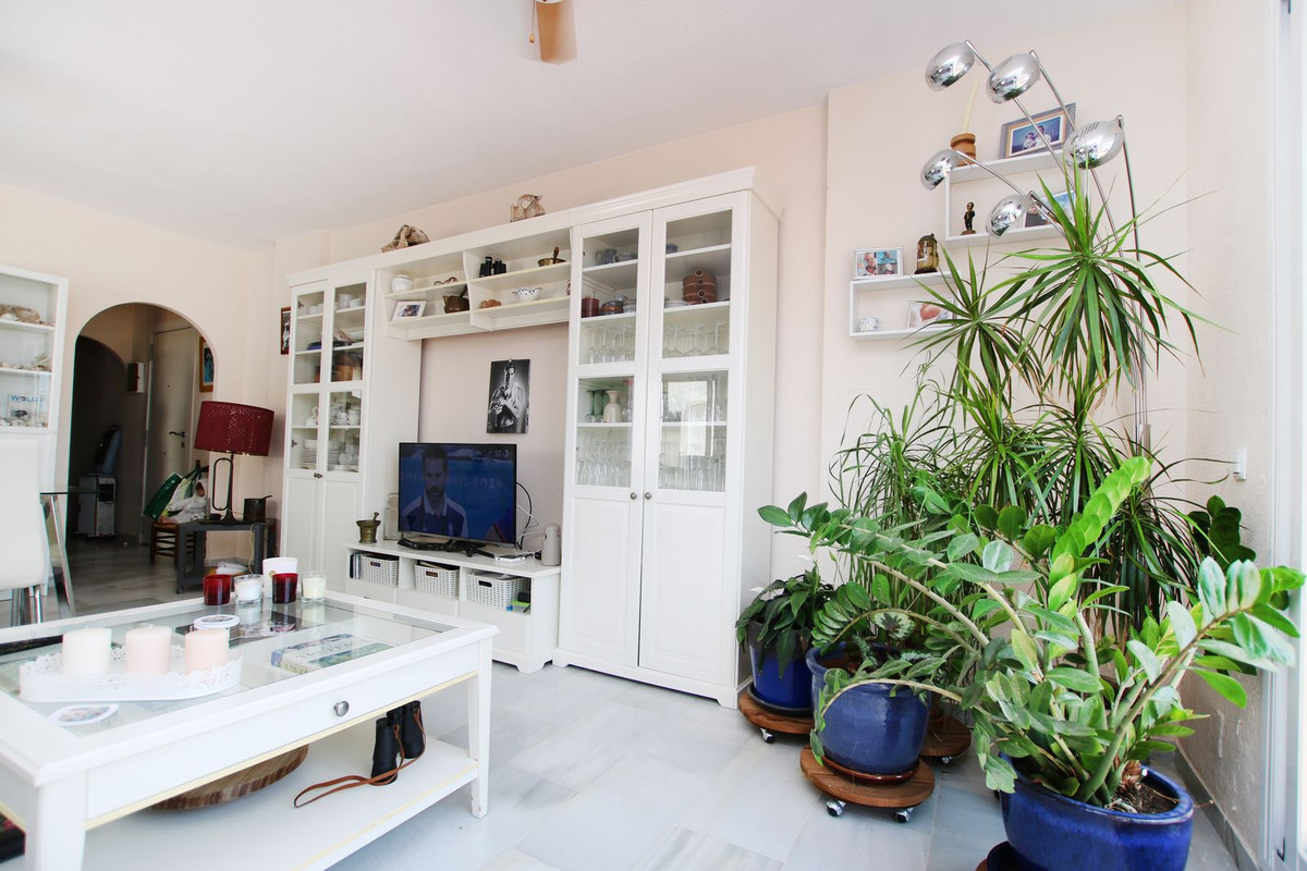 Tussenverdieping Appartement in Calahonda-14