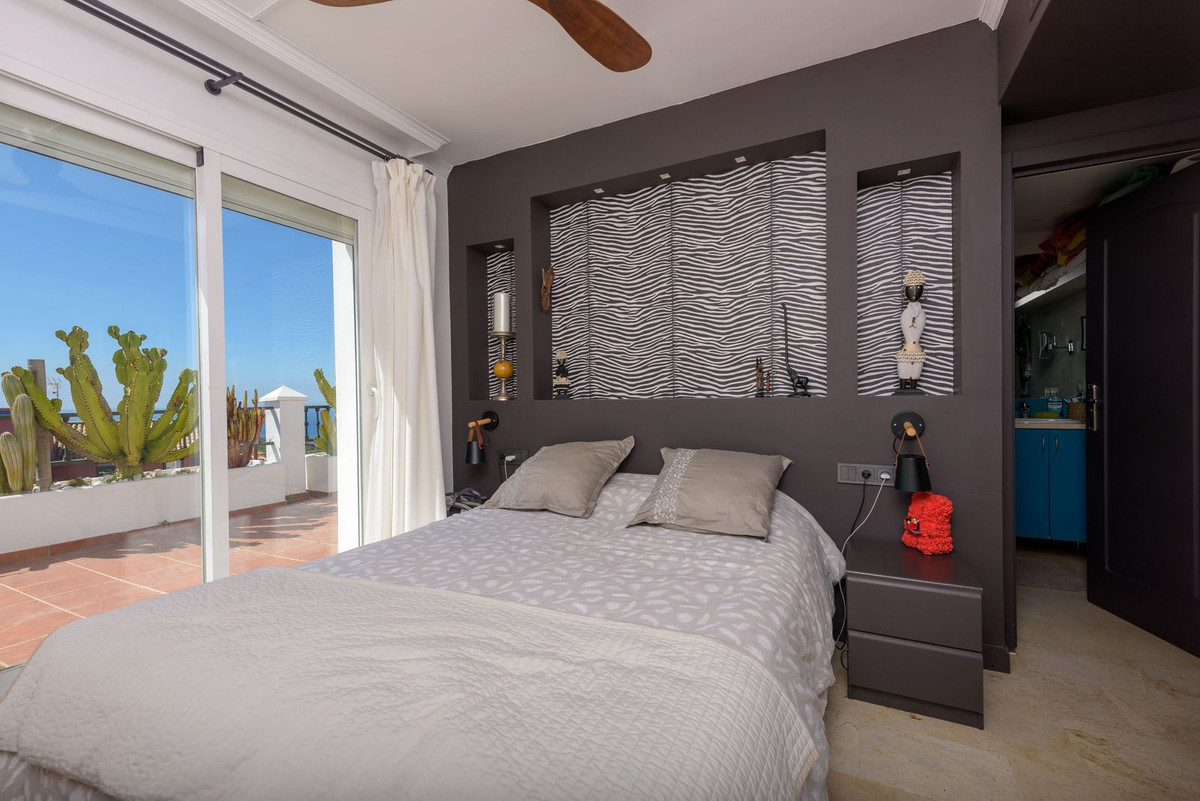 Penthouse in Calahonda-4