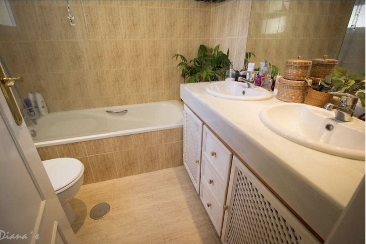 Penthouse Duplex in Calahonda-16