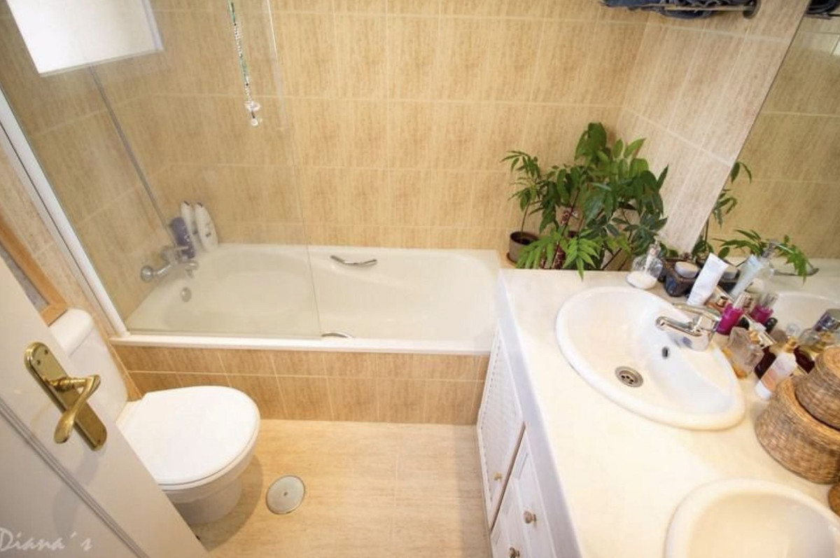 Penthouse Duplex in Calahonda-17