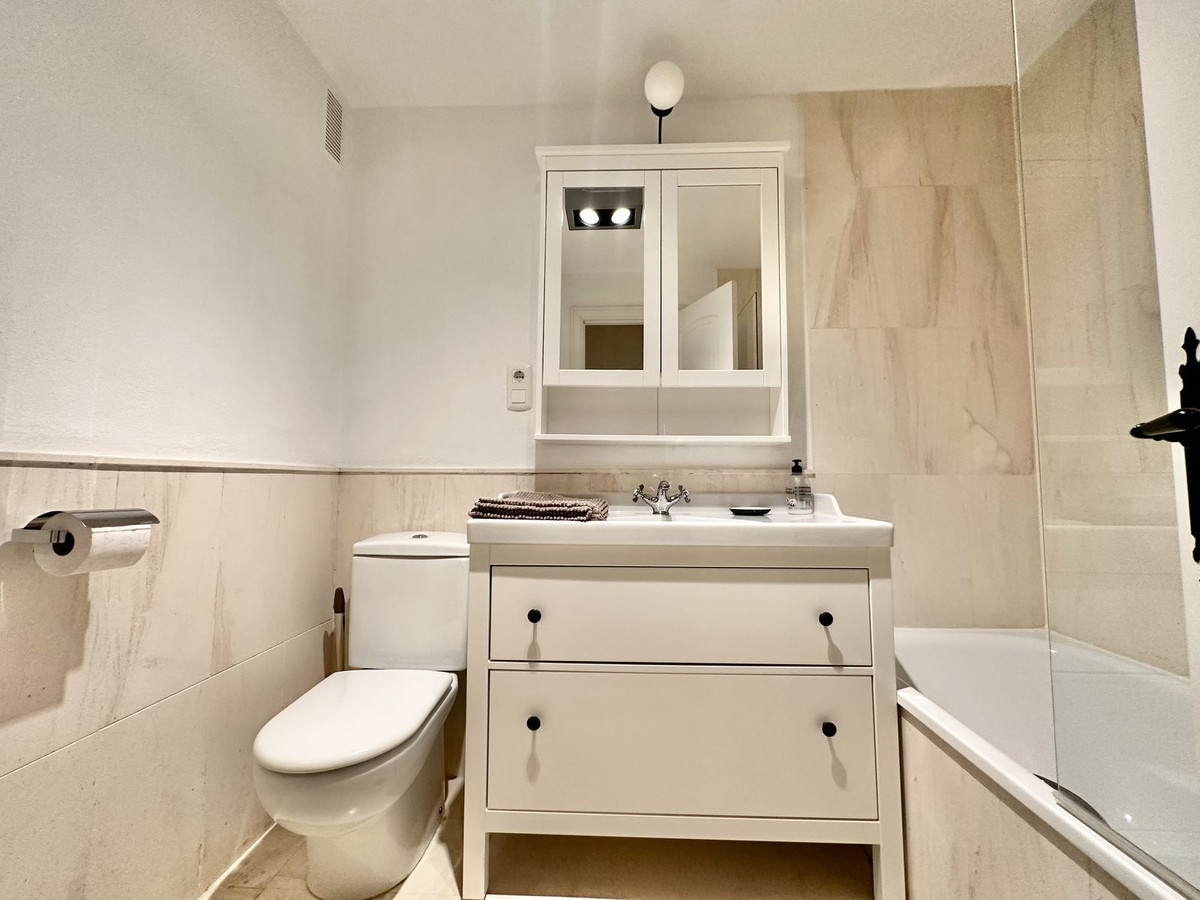 Appartement te koop in Calahonda | 2 slaapkamers H5209186