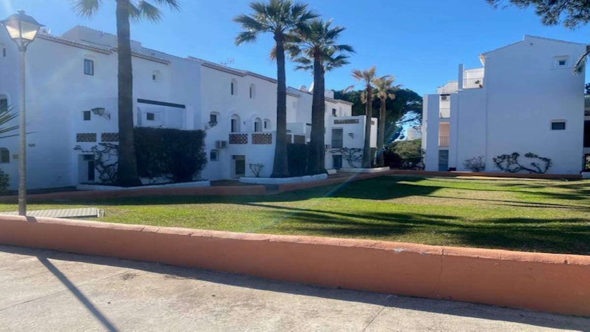 Appartement te koop in Calahonda | 0 slaapkamers H5257819