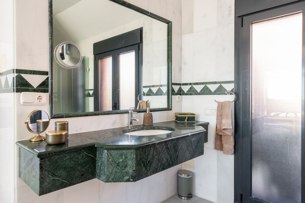 Appartement te koop in Calahonda | 4 slaapkamers H5344285