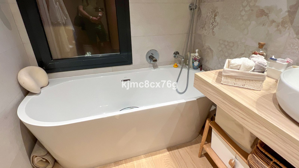 Appartement te koop in Calahonda | 4 slaapkamers H5407117