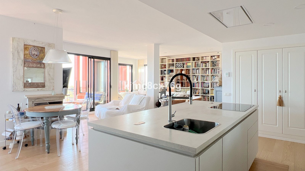 Appartement te koop in Calahonda | 4 slaapkamers H5407117