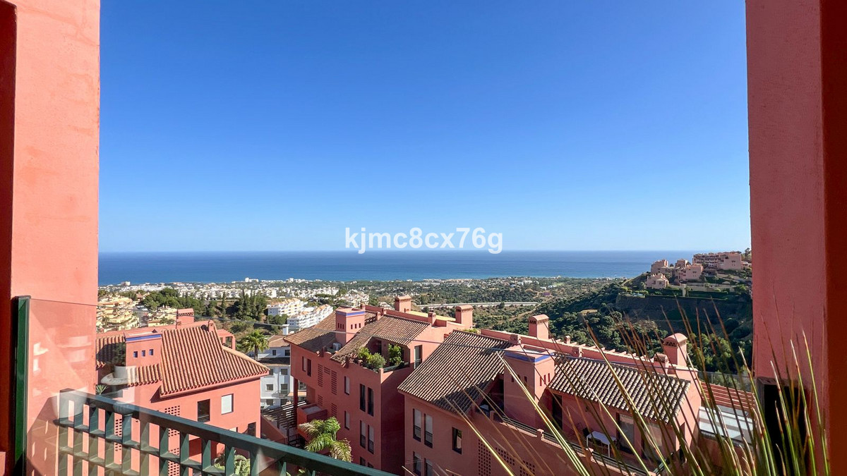Appartement te koop in Calahonda | 4 slaapkamers H5407117