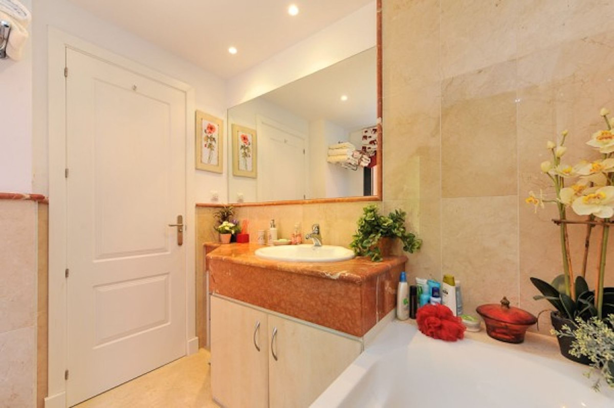 Appartement te koop in Calahonda | 2 slaapkamers H5433064