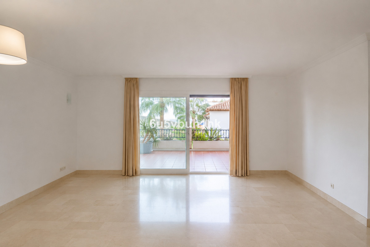 Appartement te koop in Calahonda | 2 slaapkamers H5440231