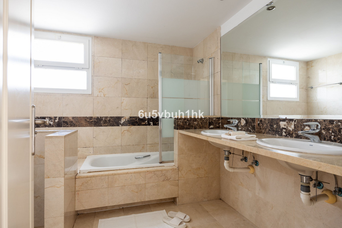 Appartement te koop in Calahonda | 2 slaapkamers H5440231