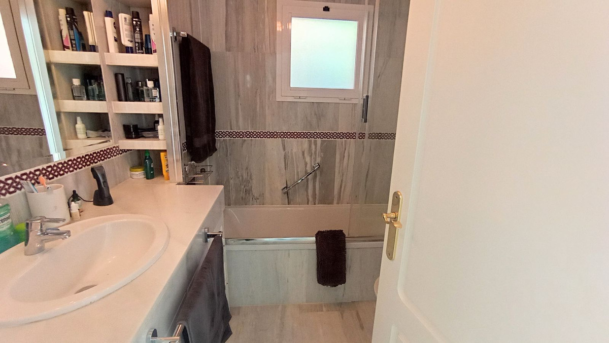 Appartement te koop in Calahonda | 2 slaapkamers H5459215