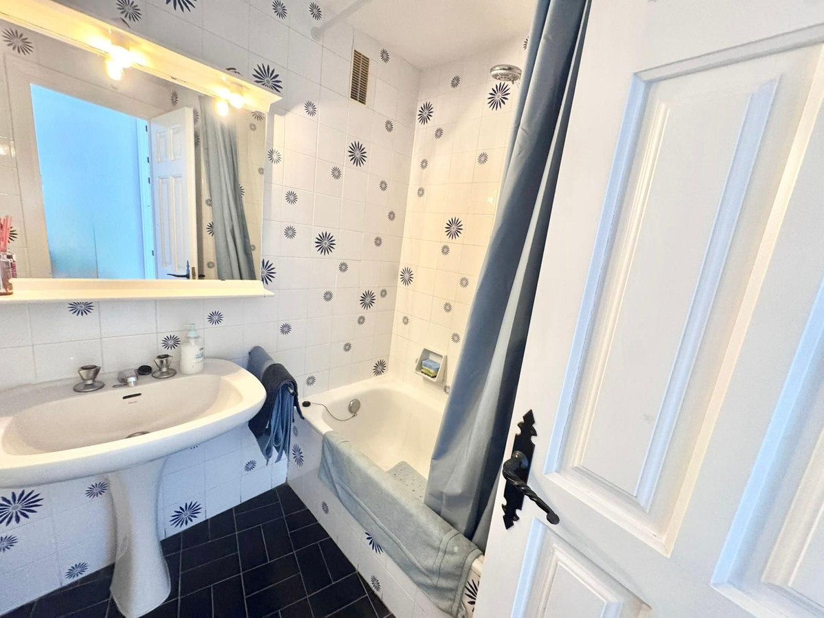Appartement te koop in Calahonda | 0 slaapkamers H5467753