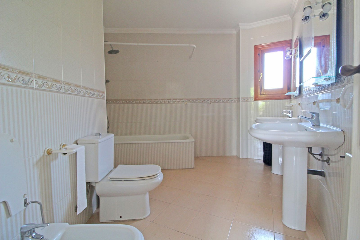 Penthouse te koop in Calahonda | 8 slaapkamers H5486128