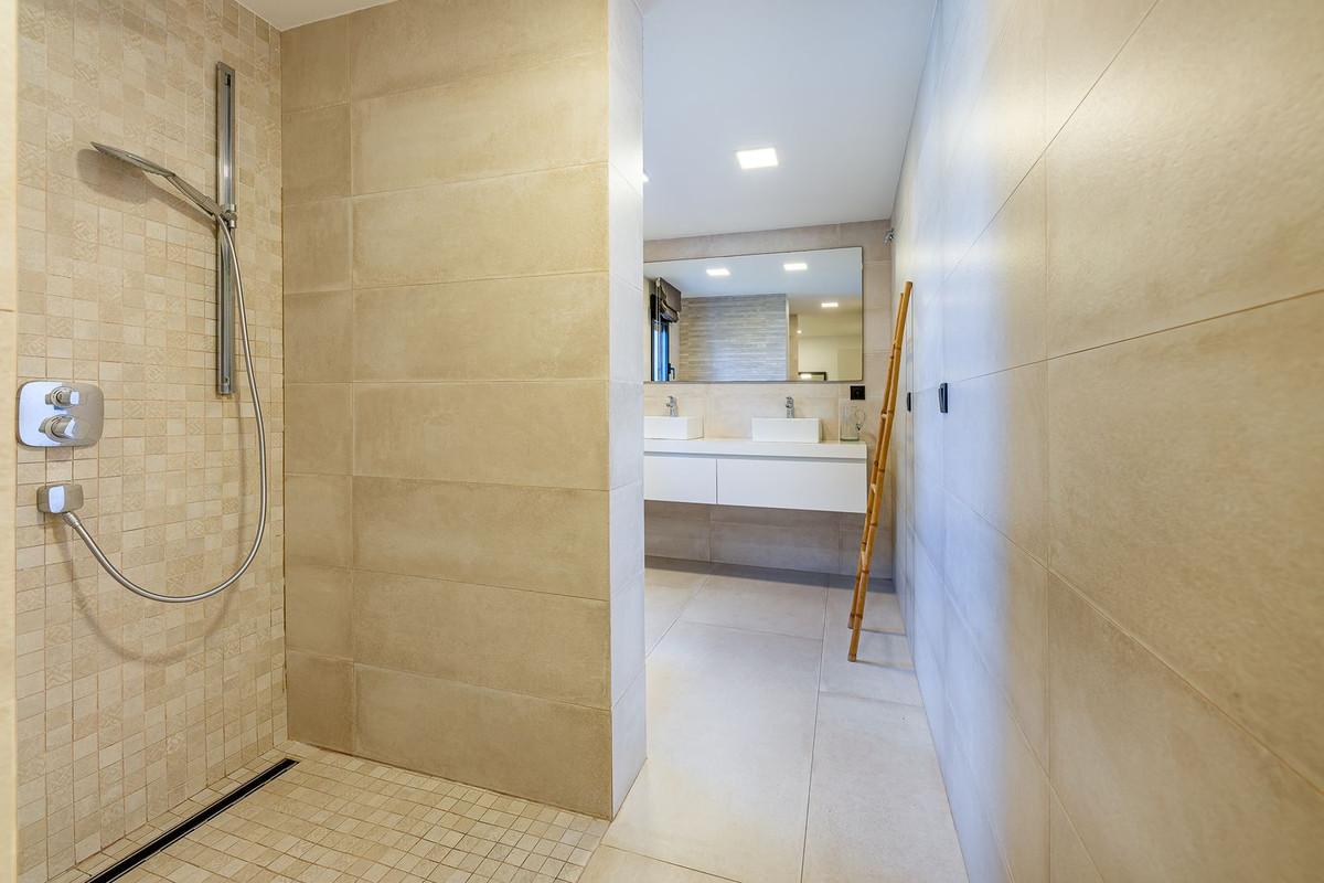 Percelen te koop in Calahonda | 4 slaapkamers H5494105