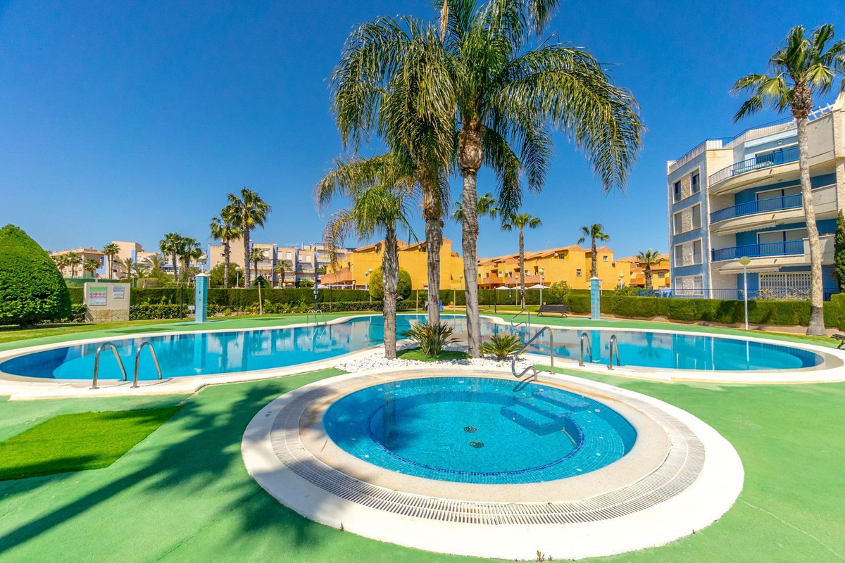 Appartement te koop in Campoamor | 2 slaapkamers H5234974