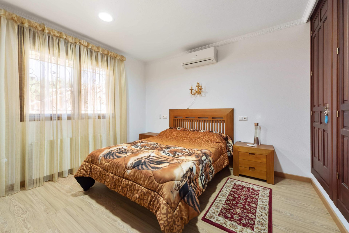 Appartement te koop in Campoamor | 4 slaapkamers H5393575