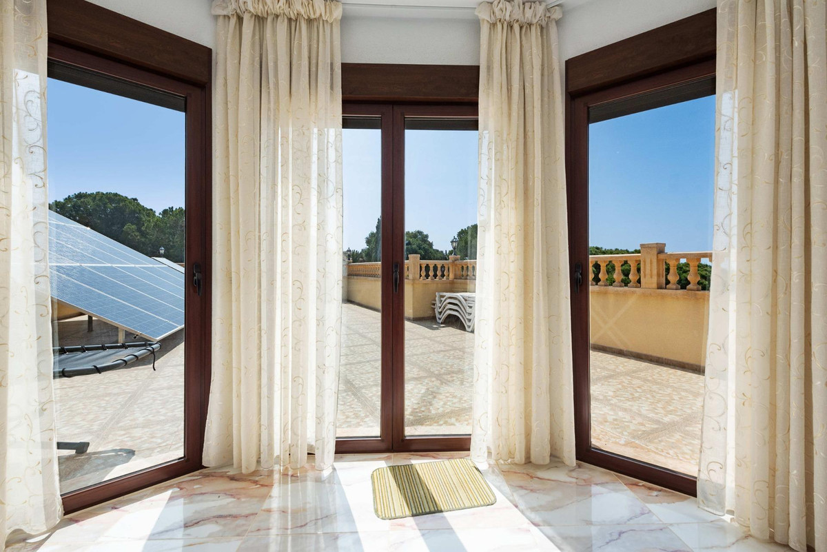 Appartement te koop in Campoamor | 4 slaapkamers H5393575