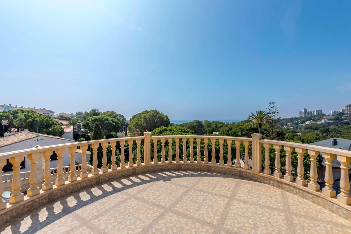 Appartement te koop in Campoamor | 4 slaapkamers H5393575