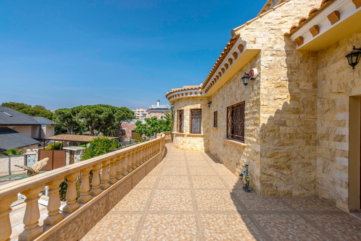 Appartement te koop in Campoamor | 4 slaapkamers H5393575