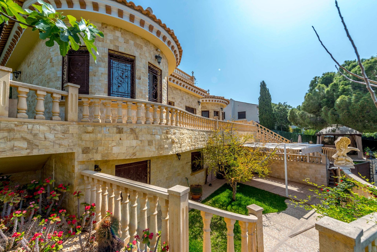 Appartement te koop in Campoamor | 4 slaapkamers H5393575