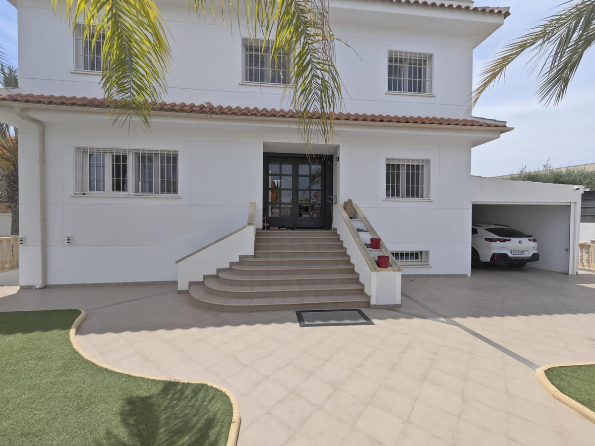 Huis te koop in Campoamor | 4 slaapkamers H5453653
